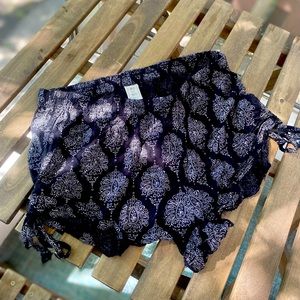 Me to We Flowy Lightweight Shorts Small